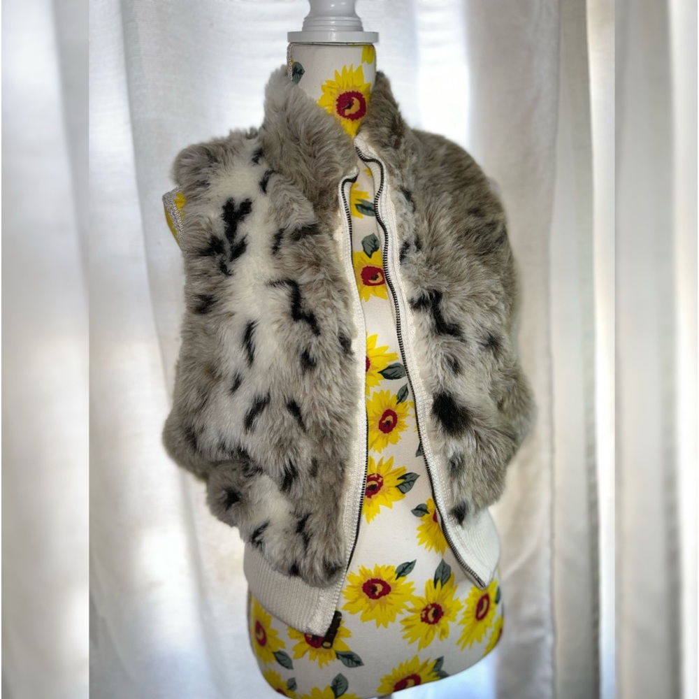 BRAND VEST LISA INTERNATIONAL PETITE.